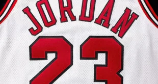 Camiseta blanca número 23 de los Chicago Bulls usada por Michael Jordan en las Finales de la NBA de 1998