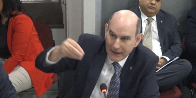 Felipe Chapman durante la sustentación del presupuesto 2027 ante la Asamblea Nacional