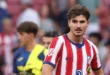 Julián Álvarez con gesto serio durante un partido con el Atlético de Madrid