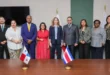 El ministro de Comercio de Panamá Julio Moltó junto a la delegación de Costa Rica analizando acuerdos aduaneros