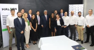 El presidente José Raúl Mulino durante su visita a la planta de medicamentos de Haleon en Juan Díaz.