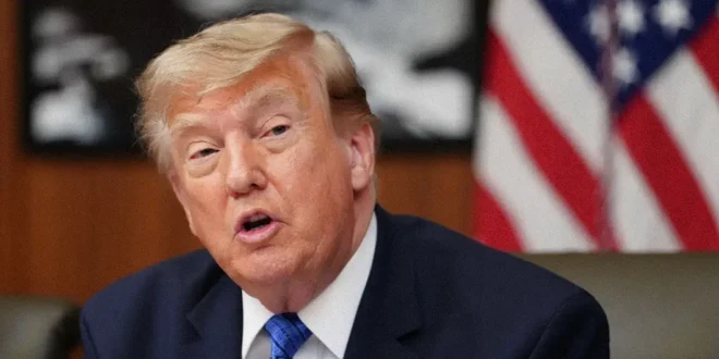 La estrategia de presión máxima de Donald Trump contra Irán y el control del Estrecho de Ormuz.