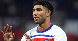 Achraf Hakimi durante un partido oficial con el Paris Saint-Germain