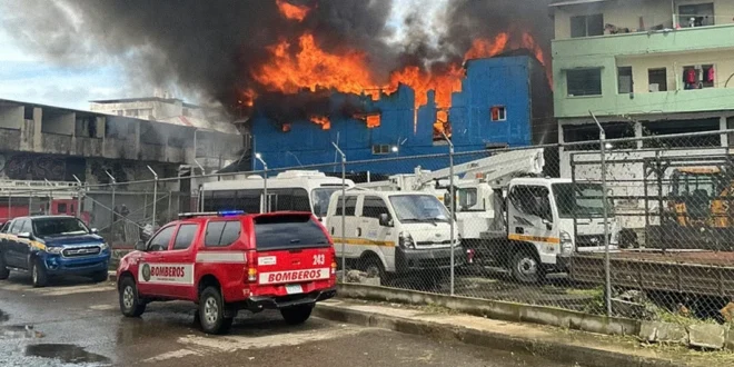 Incendio en Calidonia deja 38 familias damnificadas y despliega operativos de asistencia
