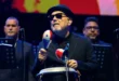 Rubén Blades durante una presentación en vivo con su orquesta.