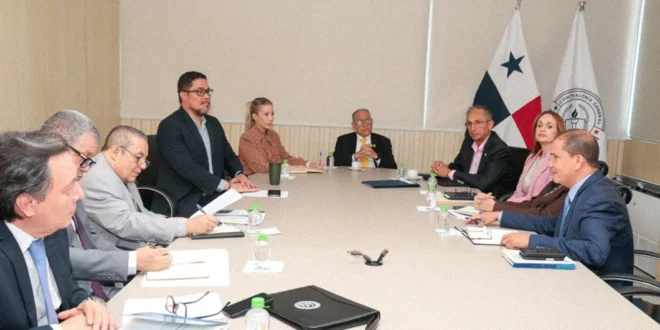 Reunión de la comisión interinstitucional en la Contraloría General de la República de Panamá