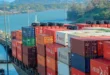 Contenedores de carga en puerto panameño representando el comercio exterior
