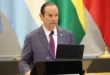 Javier Martínez-Acha interviniendo en un foro internacional sobre economía y diplomacia.