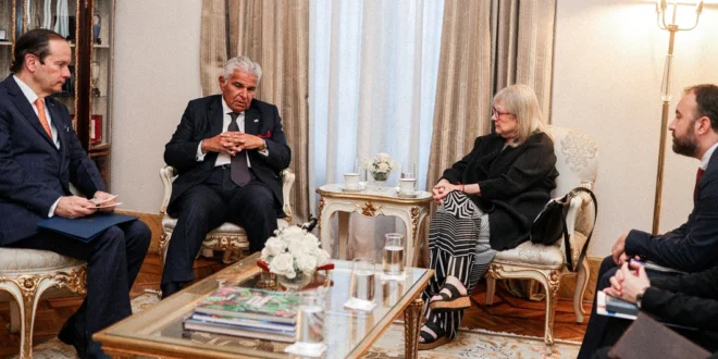 El presidente José Raúl Mulino reunido con la delegación de la OEA en el Palacio de las Garzas.