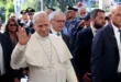 El papa León XIV saludando durante un acto oficial en el Vaticano