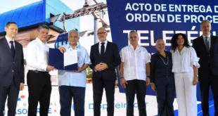 El presidente José Raúl Mulino durante la entrega de la orden de proceder para el teleférico de San Miguelito.