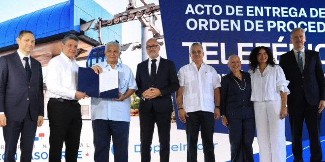 El presidente José Raúl Mulino durante la entrega de la orden de proceder para el teleférico de San Miguelito.