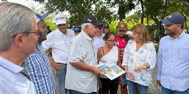 El presidente José Raúl Mulino durante su gira de trabajo en comunidades afectadas por sismos en Panamá.