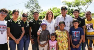 El presidente José Raúl Mulino durante su visita a las zonas afectadas por el sismo en Veraguas.