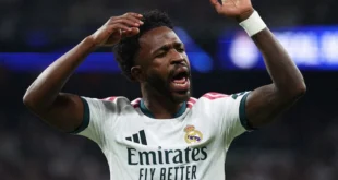 Vinicius lamentándose durante un partido de Liga con el Real Madrid