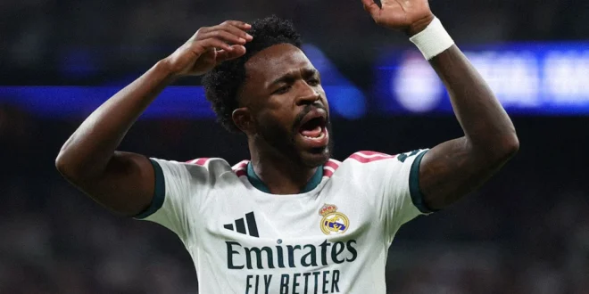 Vinicius lamentándose durante un partido de Liga con el Real Madrid