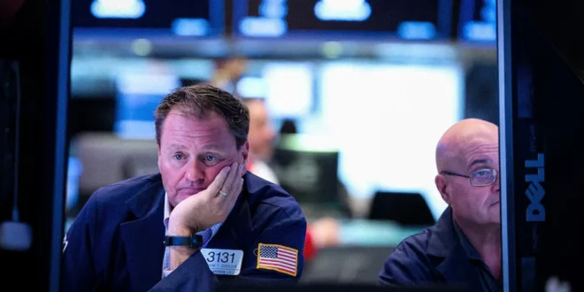 Wall Street cae por temor al costo de la IA: Nasdaq pierde 2,6%